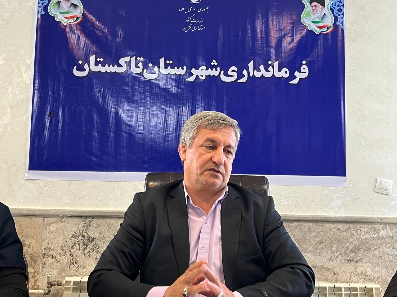 نشست خبری فرماندار تاکستان؛بهره‌برداری از بیش از ۶۰ پروژه با اعتبار ۴ همت